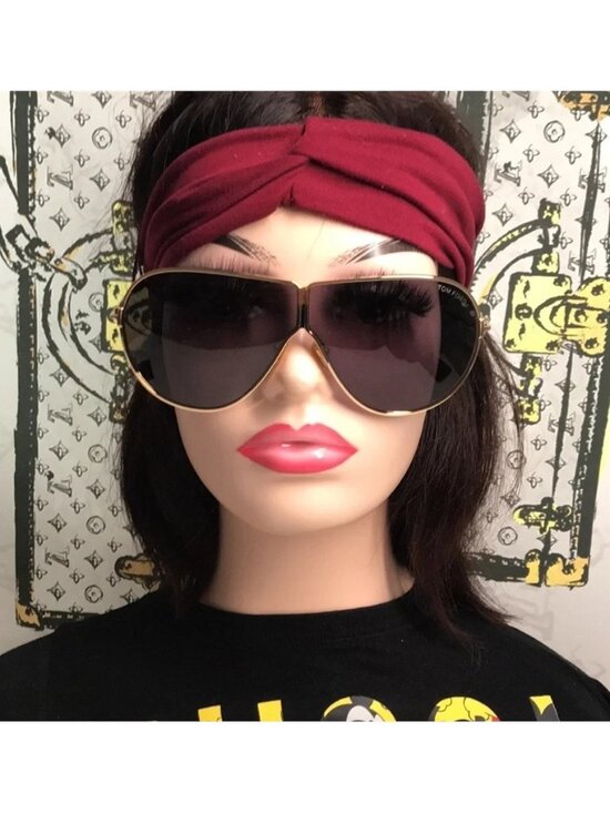 NEW AUTHENTIC Tom Ford Gold and Black Women\'s Sunglasses TF1158 30A main image 12
